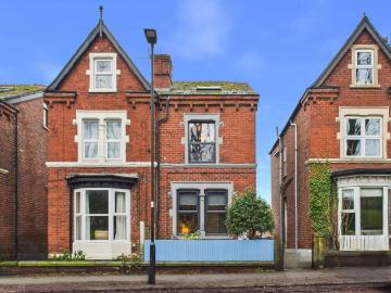 4 bedroom semi detached house for sale