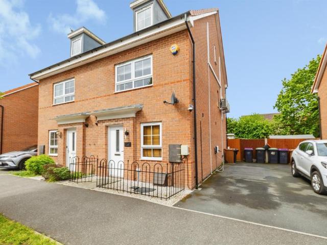 4 bedroom semi detached house for sale