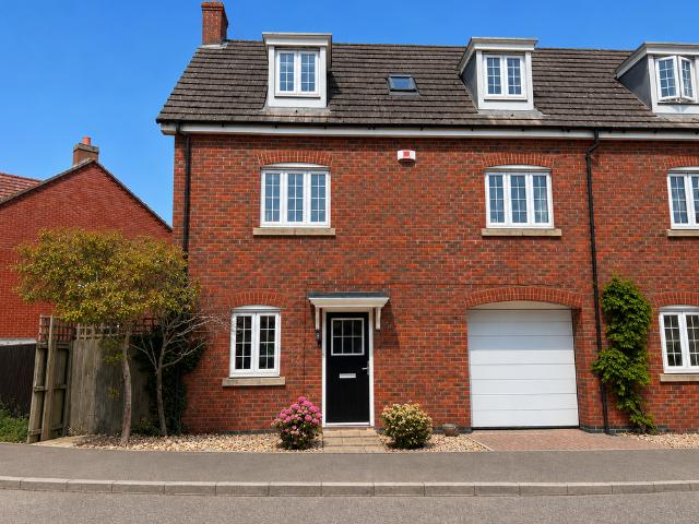4 bedroom semi detached house for sale