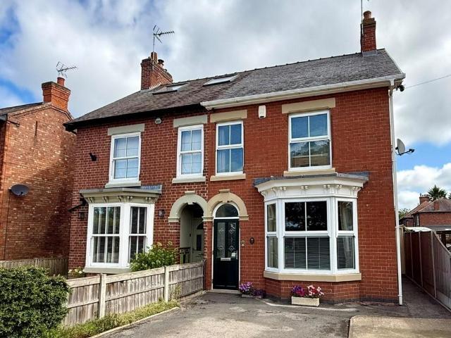 4 bedroom semi detached house for sale