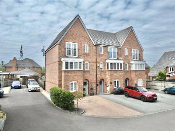 4 bedroom semi detached house for sale