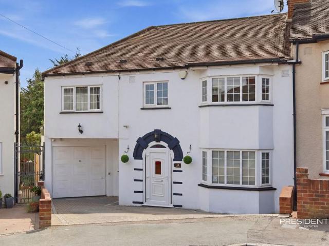 4 bedroom semi detached house for sale
