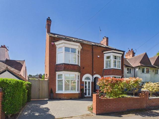 4 bedroom semi detached house for sale