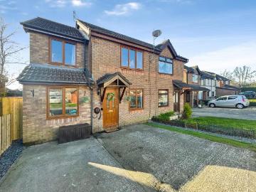 Pyle Bridgend, CF33, Bridgend - Equipped kitchen