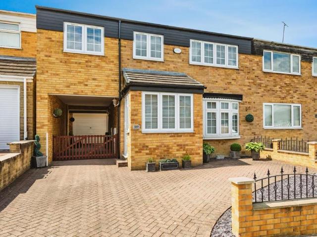4 bedroom semi detached house for sale