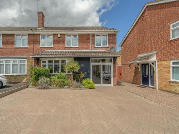 4 bedroom semi detached house for sale