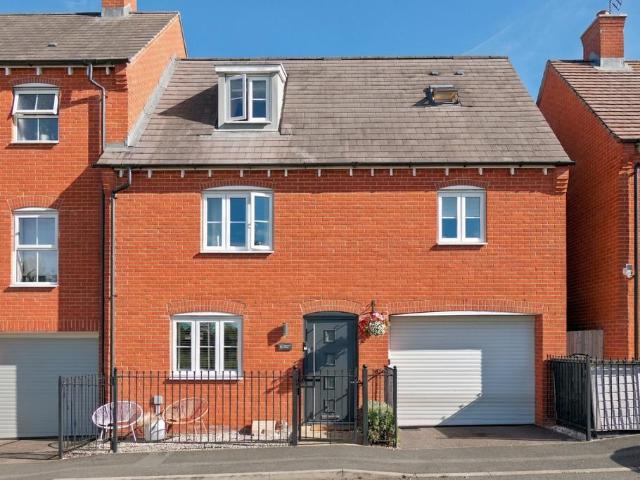 4 bedroom semi detached house for sale