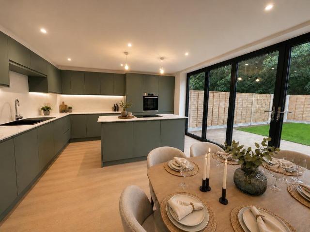 4 bedroom semi detached house for sale