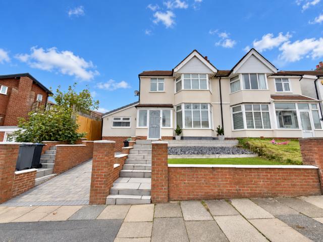 4 bedroom semi detached house for sale