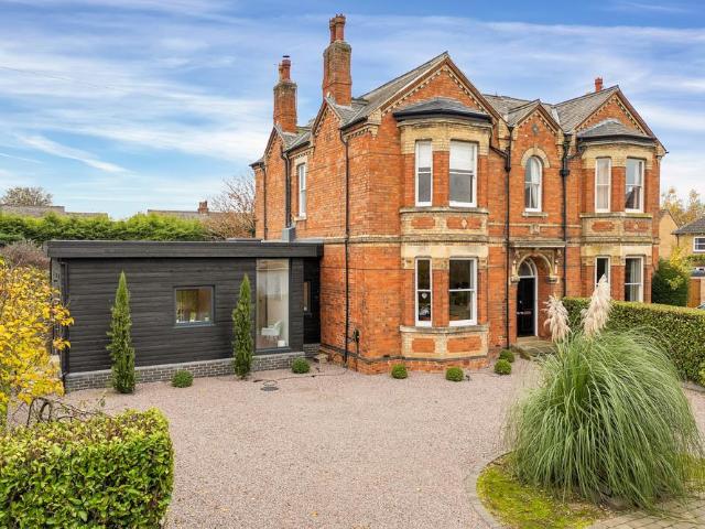 4 bedroom semi detached house for sale