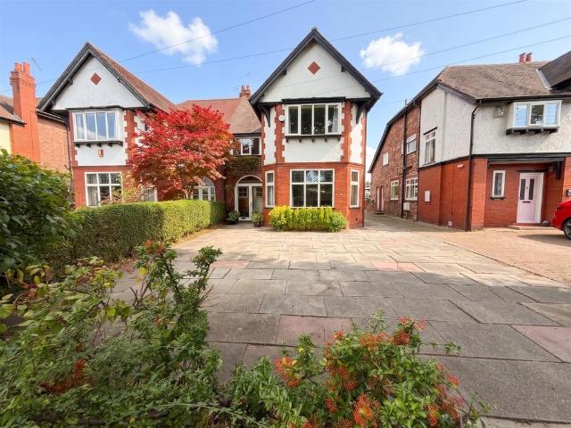 4 bedroom semi detached house for sale