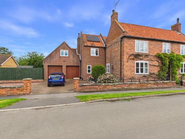4 bedroom semi detached house for sale