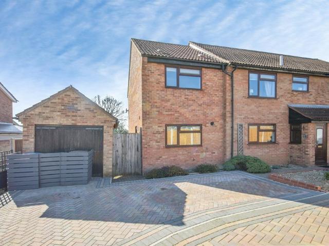 4 bedroom semi detached house for sale