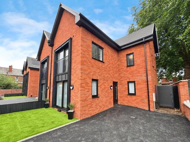 4 bedroom semi detached house for sale