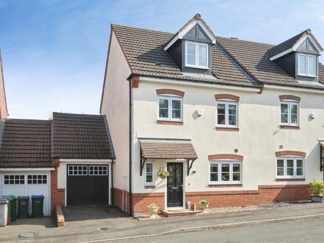 4 bedroom semi detached house for sale