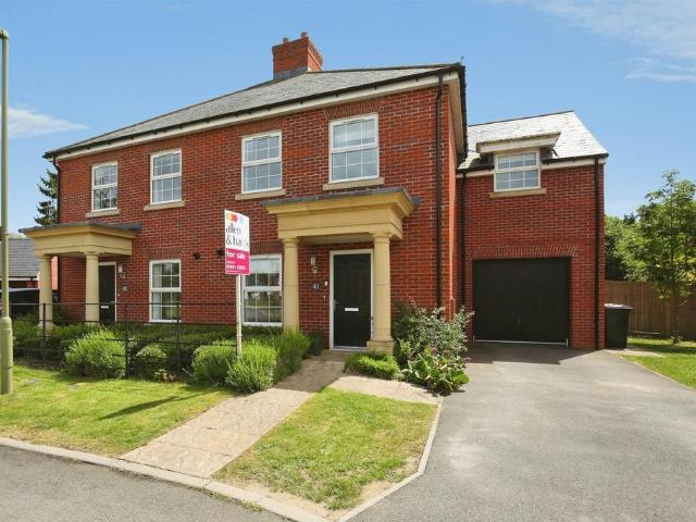4 bedroom semi detached house for sale
