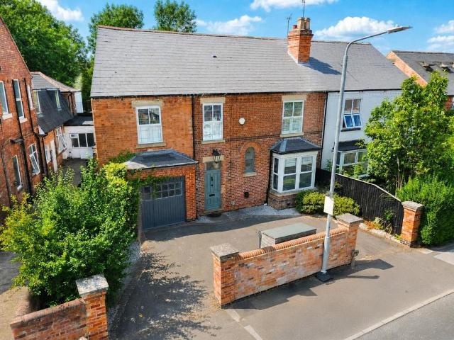 4 bedroom semi detached house for sale