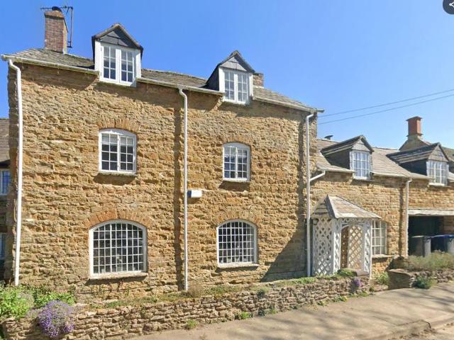 5 bedroom semi detached house for sale