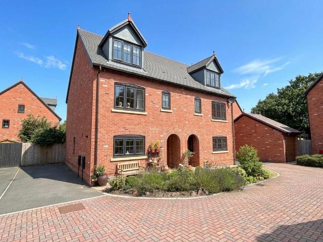 4 bedroom semi detached house for sale