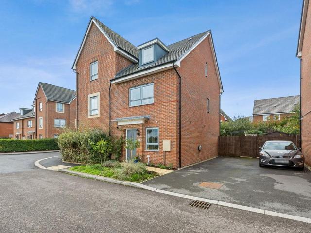 4 bedroom semi detached house for sale