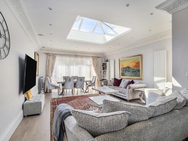 4 bedroom semi detached house for sale