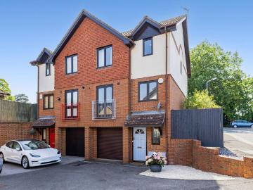4 bedroom semi detached house for sale