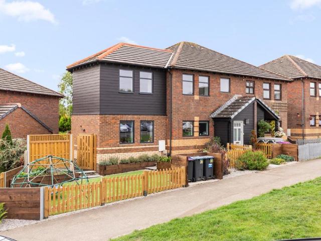 4 bedroom semi detached house for sale