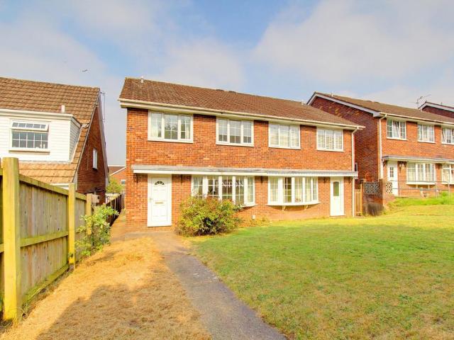 4 bedroom semi detached house for sale