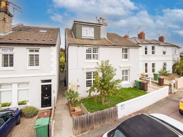 4 bedroom semi detached house for sale