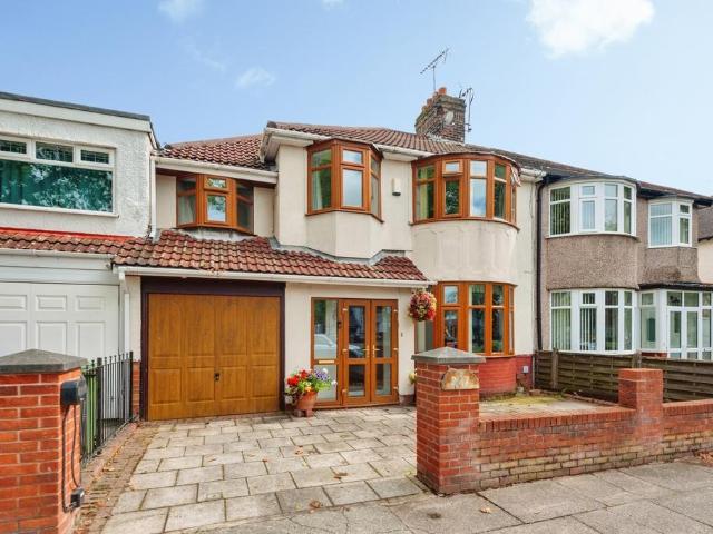4 bedroom semi detached house for sale