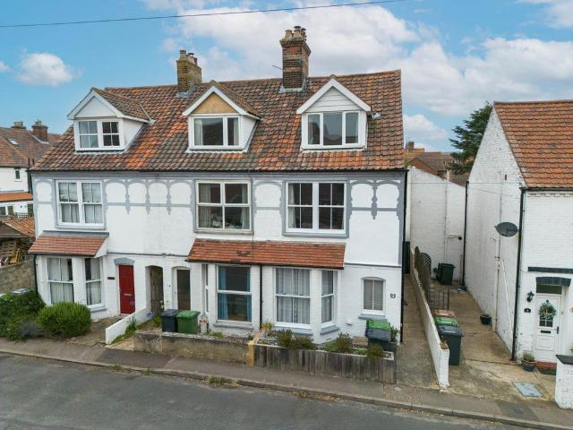 4 bedroom semi detached house for sale