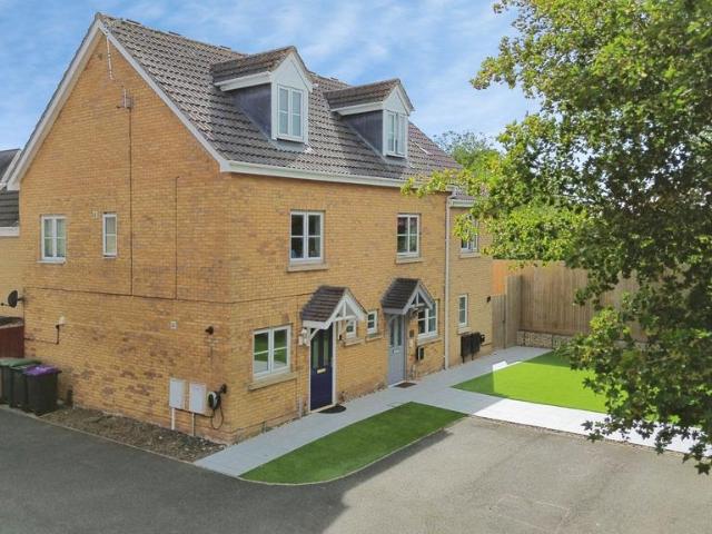4 bedroom semi detached house for sale