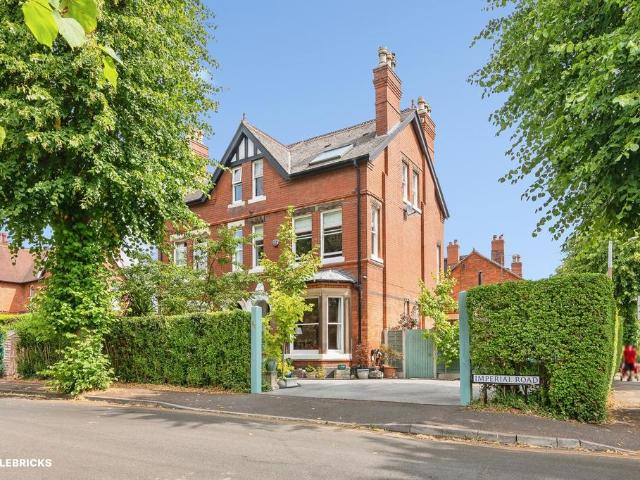 4 bedroom semi detached house for sale