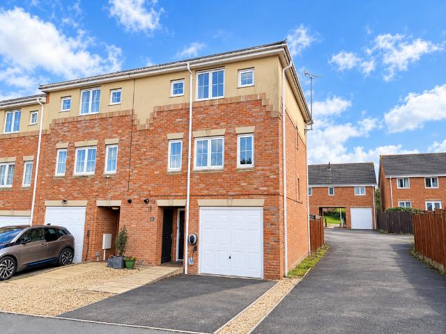 4 bedroom semi detached house for sale