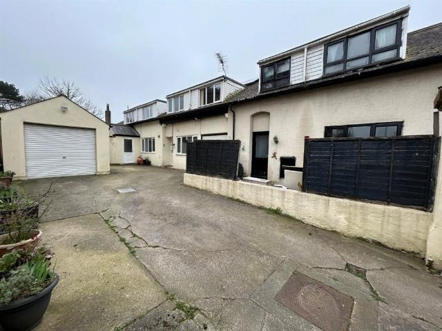 5 bedroom semi detached house for sale