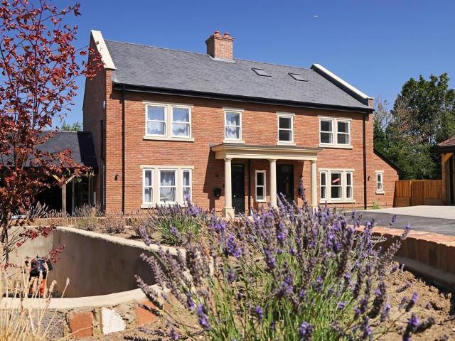 4 bedroom semi detached house for sale