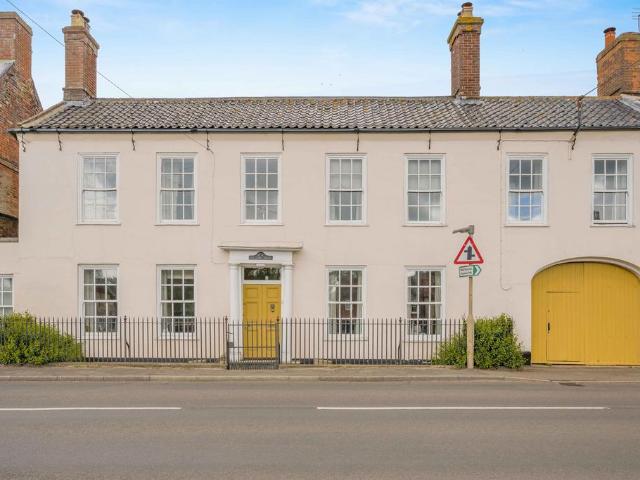 4 bedroom semi detached house for sale