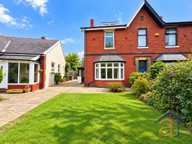 4 bedroom semi detached house for sale