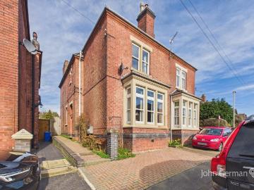 4 bedroom semi detached house for sale
