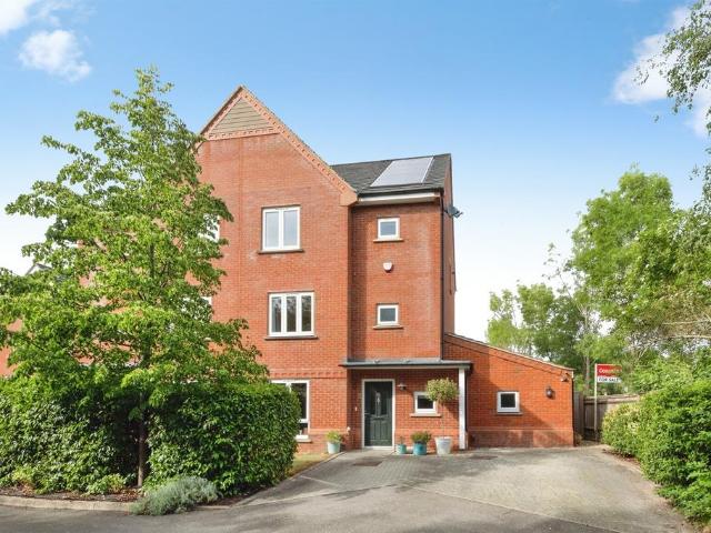 4 bedroom semi detached house for sale