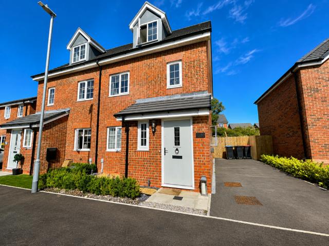 4 bedroom semi detached house for sale