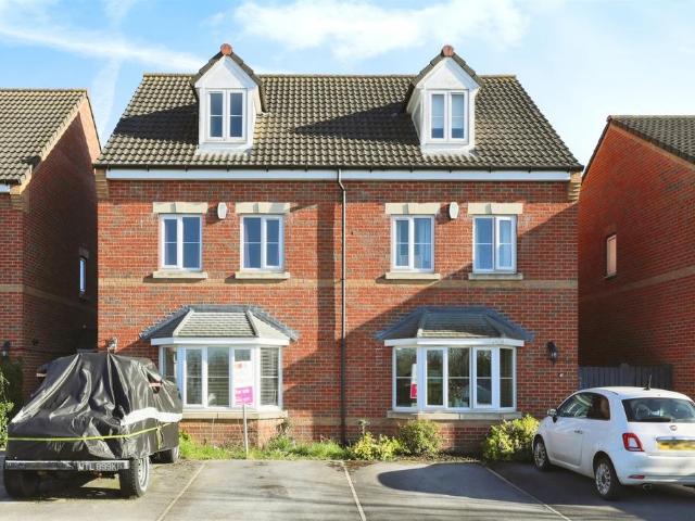 4 bedroom semi detached house for sale