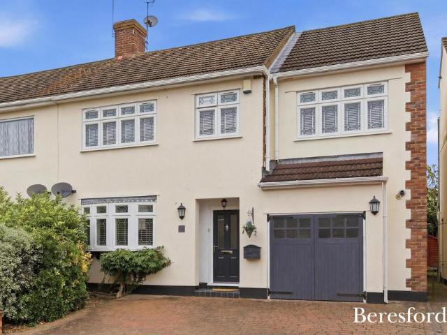 4 bedroom semi detached house for sale