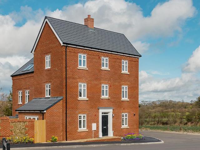 4 bedroom semi detached house for sale