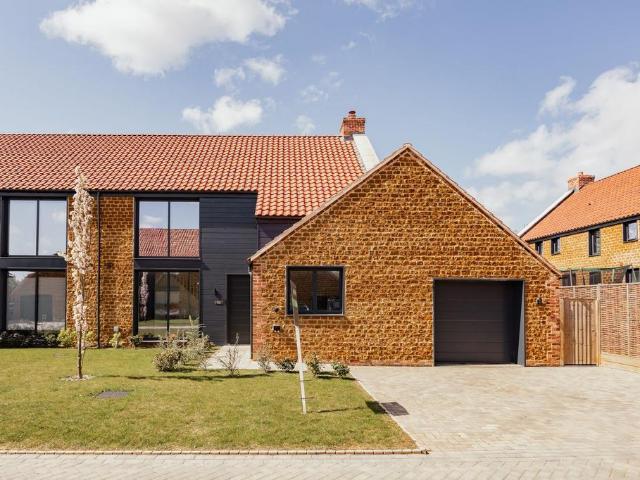4 bedroom semi detached house for sale