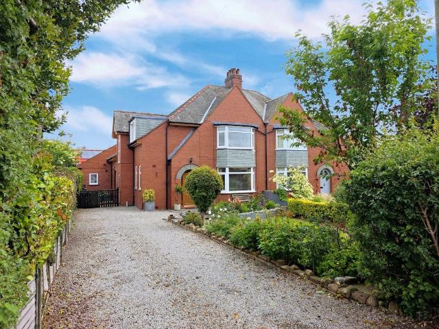 4 bedroom semi detached house for sale