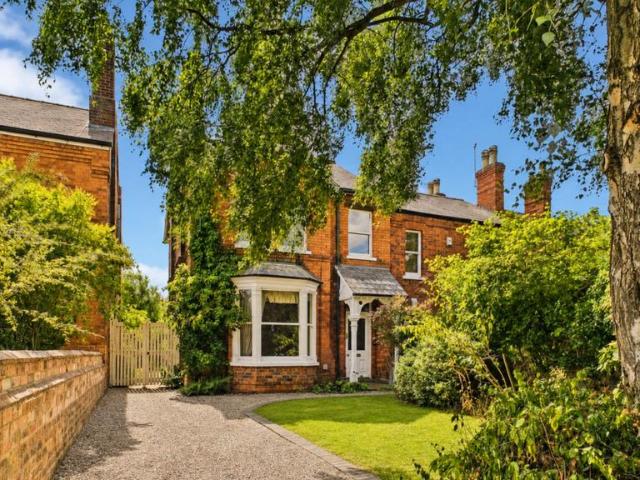 4 bedroom semi detached house for sale