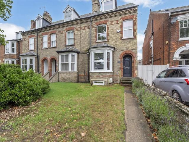 4 bedroom end of terrace house for sale