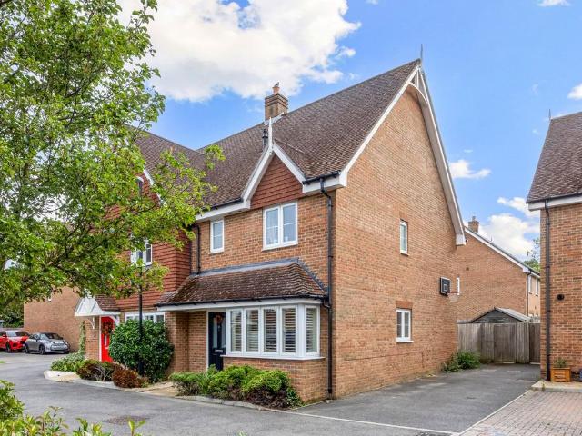 4 bedroom semi detached house for sale