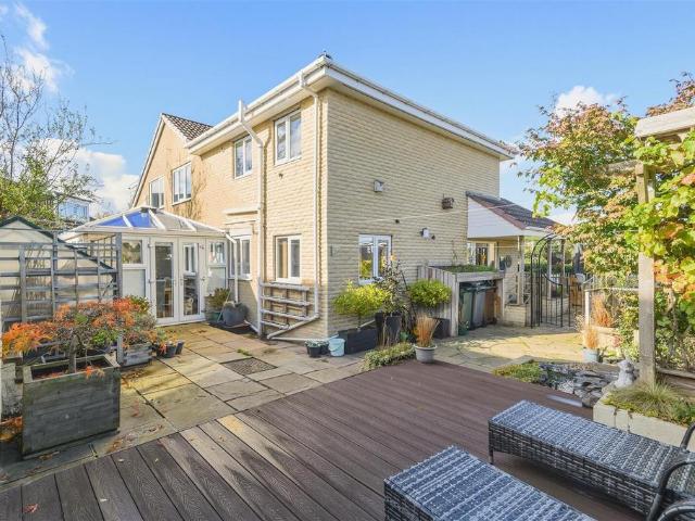 4 bedroom semi detached house for sale